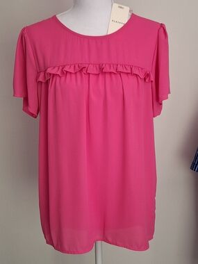 Pleione NWT Hot Pink Ruffle Flutter Sleeve Blouse. Ladies Medium